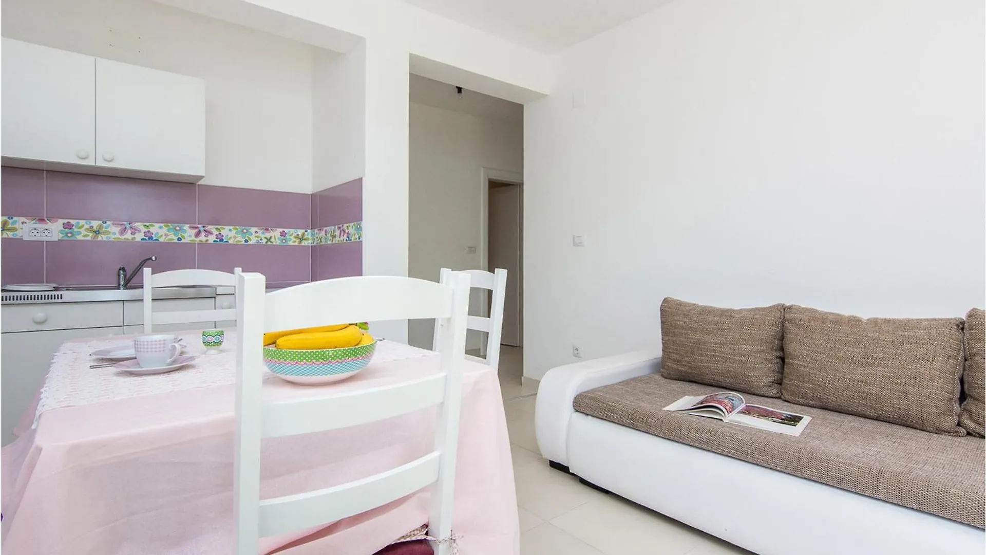 1 Bedroom Gorgeous Apartment In Pakostane