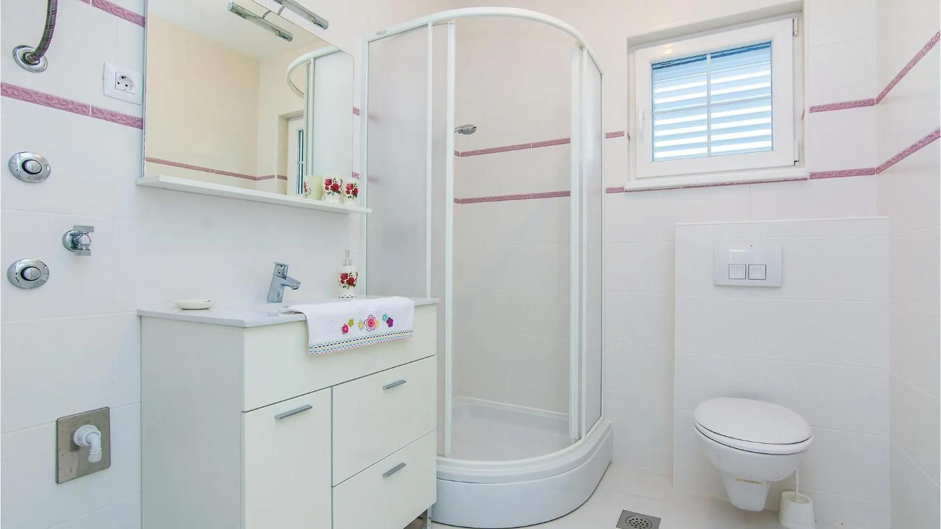 1 Bedroom Gorgeous Apartment In Pakostane Croatia
